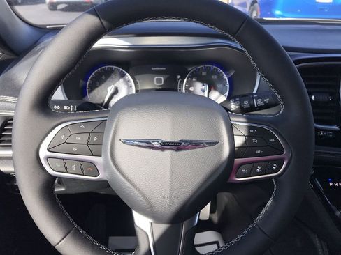 New 2026 Chrysler Pacifica Limited w/ Uconnect Theater Family Group image 14