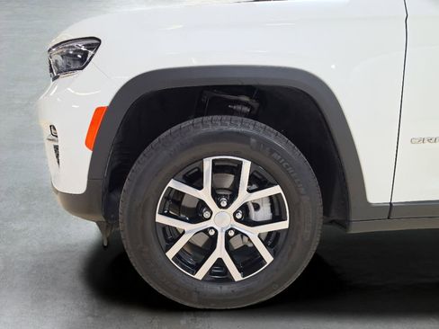 Used 2025 Jeep Grand Cherokee Limited AWD/4WD image 24