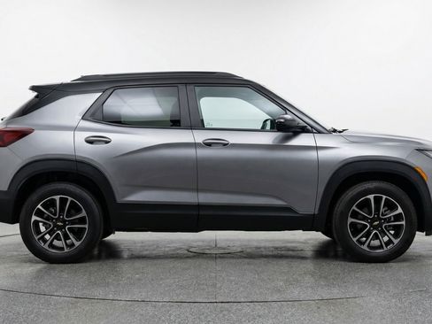 Used 2025 Chevrolet TrailBlazer LT image 11