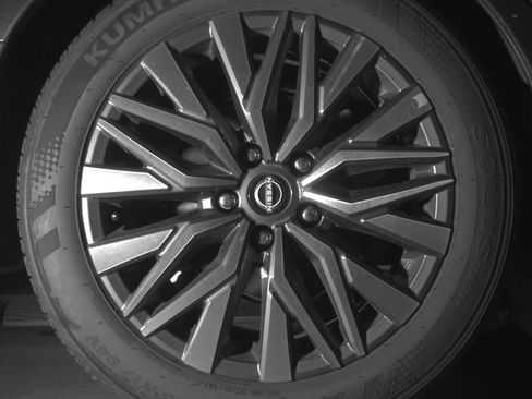 Used 2025 Nissan Altima 2.5 SV FWD image 15