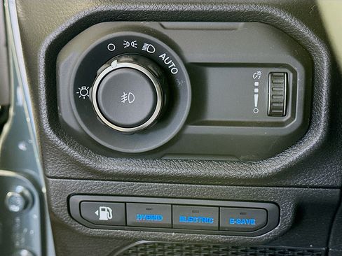 Used 2024 Jeep Wrangler Unlimited w/ Convenience Group AWD/4WD image 17