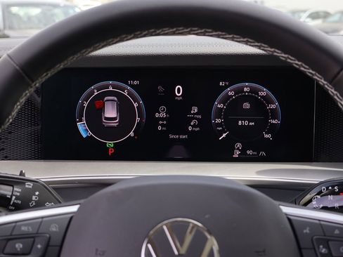 New 2026 Volkswagen Tiguan SE AWD/4WD image 32