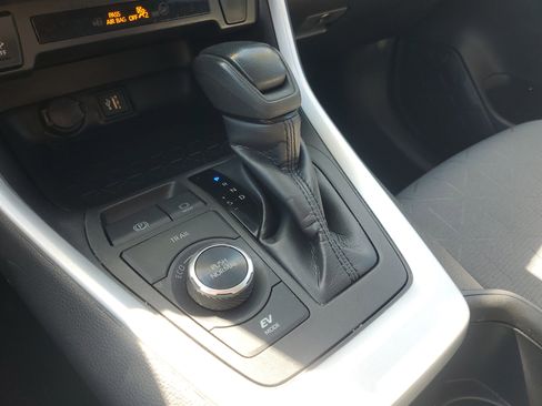 Used 2024 Toyota RAV4 XLE image 28