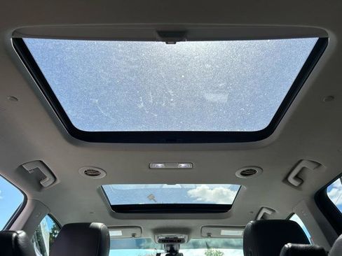 Used 2019 Chevrolet Traverse Premier w/ Redline Edition FWD image 17