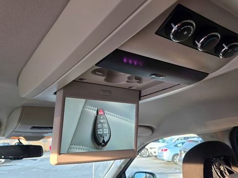 Used 2016 Dodge Grand Caravan SXT w/ UConnect Hands-Free Group image 23