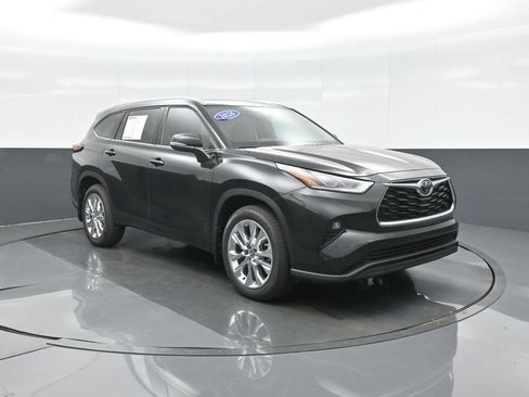 Certified 2026 Toyota Highlander Limited AWD/4WD image 1