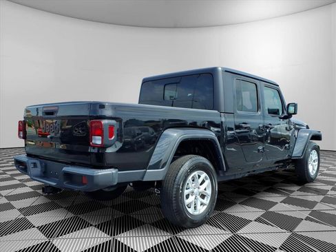 Used 2023 Jeep Gladiator Sport AWD/4WD image 28