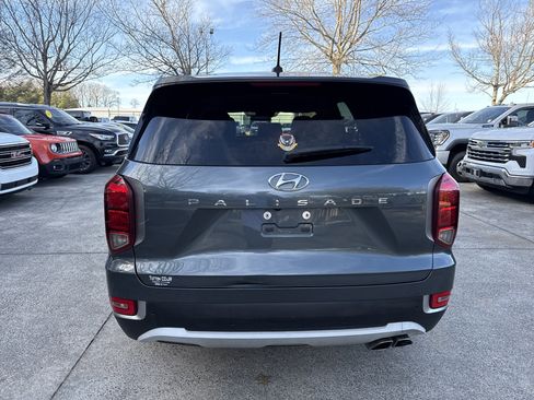 Used 2022 Hyundai Palisade SE image 6