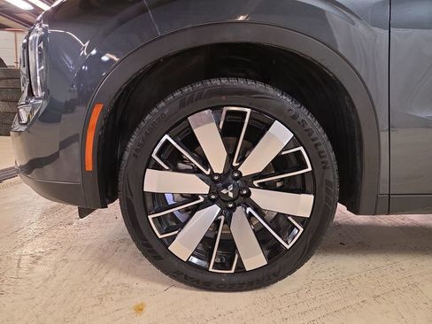Used 2025 Mitsubishi Outlander SE image 25