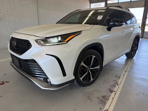 Used 2021 Toyota Highlander XSE FWD image 1