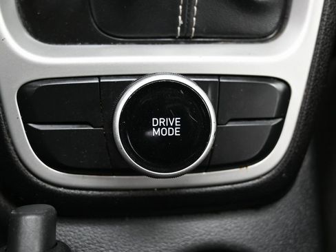 Used 2023 Hyundai Venue SEL image 28