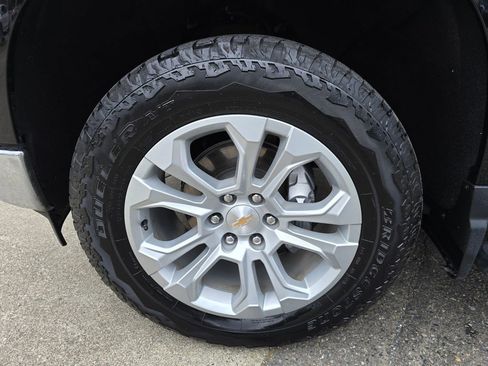 Used 2025 Chevrolet Silverado 1500 LTZ w/ LTZ Premium Package image 9