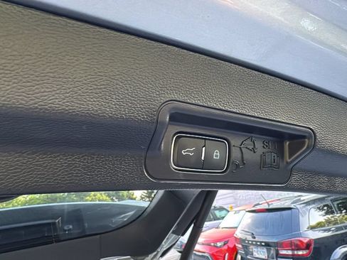 Used 2021 Ford Explorer Limited AWD/4WD image 32