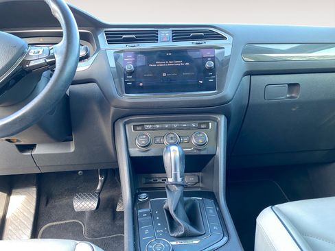 Used 2018 Volkswagen Tiguan SEL Premium AWD/4WD image 14