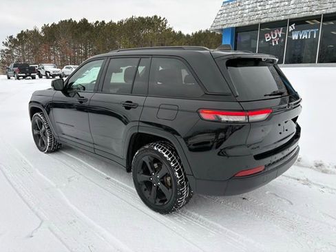 Used 2023 Jeep Grand Cherokee Limited w/ Luxury Tech Group II image 8