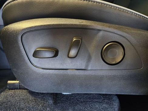 Used 2025 Buick Enclave Preferred image 14