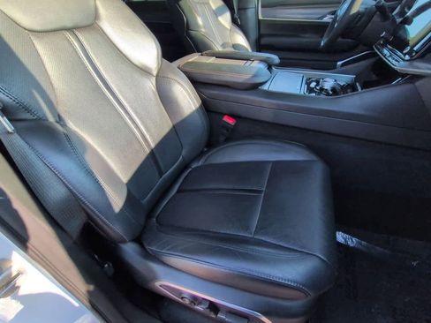 Used 2024 Jeep Wagoneer Series II w/ Flexible Seating Group image 21