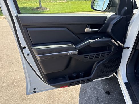 Used 2024 Toyota Tacoma TRD Off-Road image 14