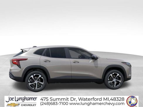 New 2026 Chevrolet Trax RS w/ Driver Confidence Package FWD image 5