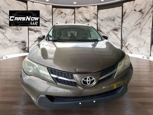 Used 2013 Toyota RAV4 LE FWD image 2