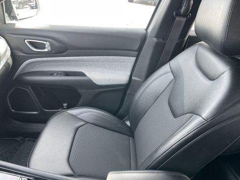 Used 2024 Jeep Compass Latitude image 18