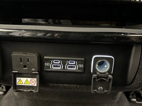 Used 2024 Jeep Wagoneer Series II w/ Flexible Seating Group RWD image 29