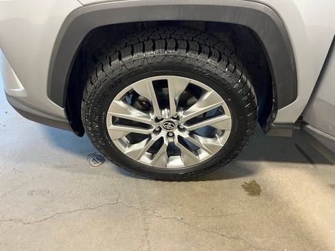Used 2020 Toyota RAV4 XLE Premium AWD/4WD image 30
