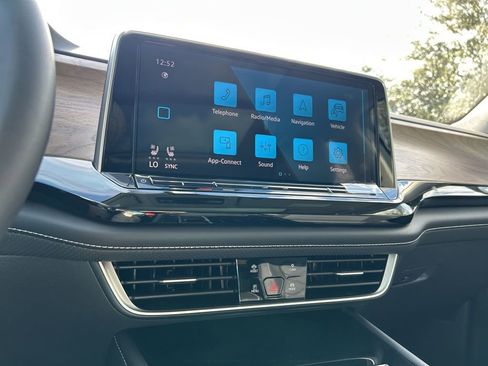 New 2026 Volkswagen Atlas SE FWD image 32
