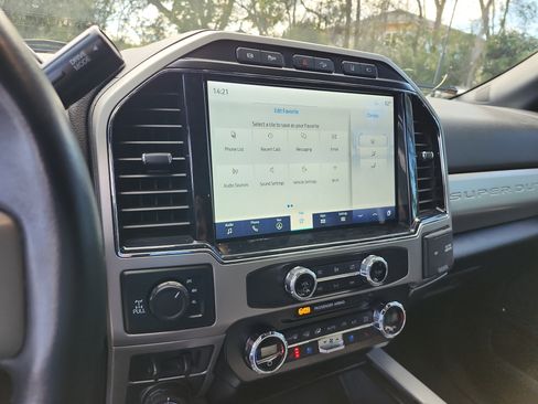 Used 2022 Ford F250 Lariat w/ Black Appearance Package image 13