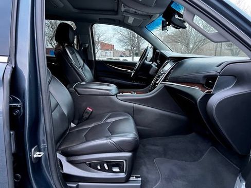 Used 2019 Cadillac Escalade Premium Luxury AWD/4WD image 22