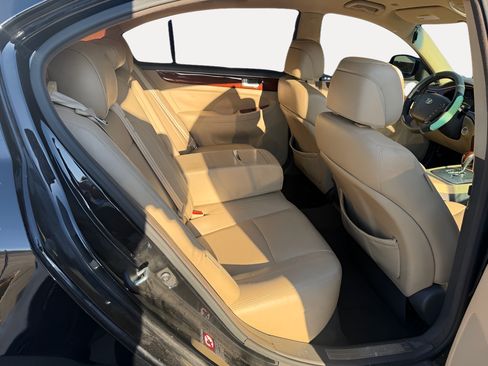 Used 2014 Hyundai Genesis 3.8 RWD image 8