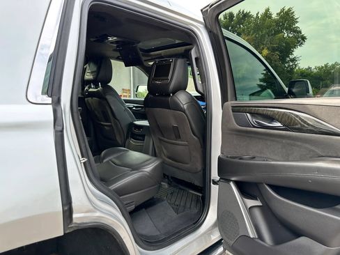 Used 2019 Cadillac Escalade Platinum AWD/4WD image 24