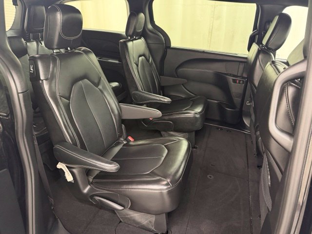 Used 2025 Chrysler Pacifica Select FWD image 17