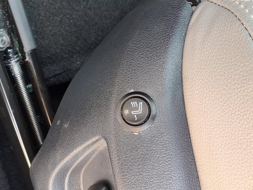 Used 2025 Toyota Camry SE FWD image 16