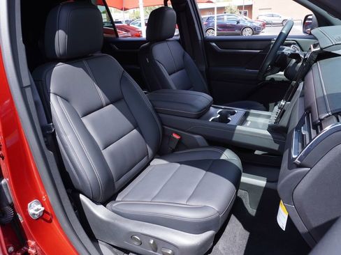 New 2025 GMC Acadia Elevation w/ Elevation Premium Package image 13