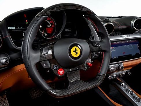 Used 2019 Ferrari Portofino image 31