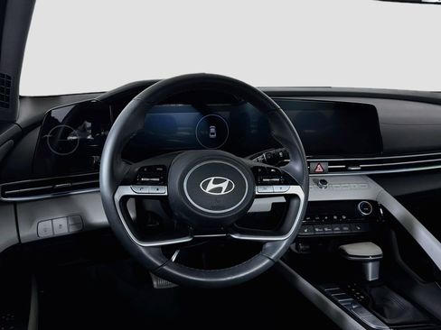 Used 2024 Hyundai Elantra Limited FWD image 18