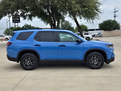 Used 2024 Honda Pilot TrailSport image 8