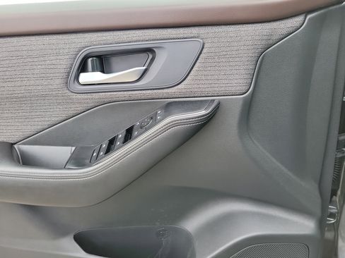 Used 2023 Nissan Rogue SV image 19