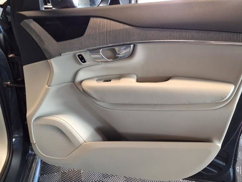 Used 2023 Volvo XC90 B6 Plus image 14