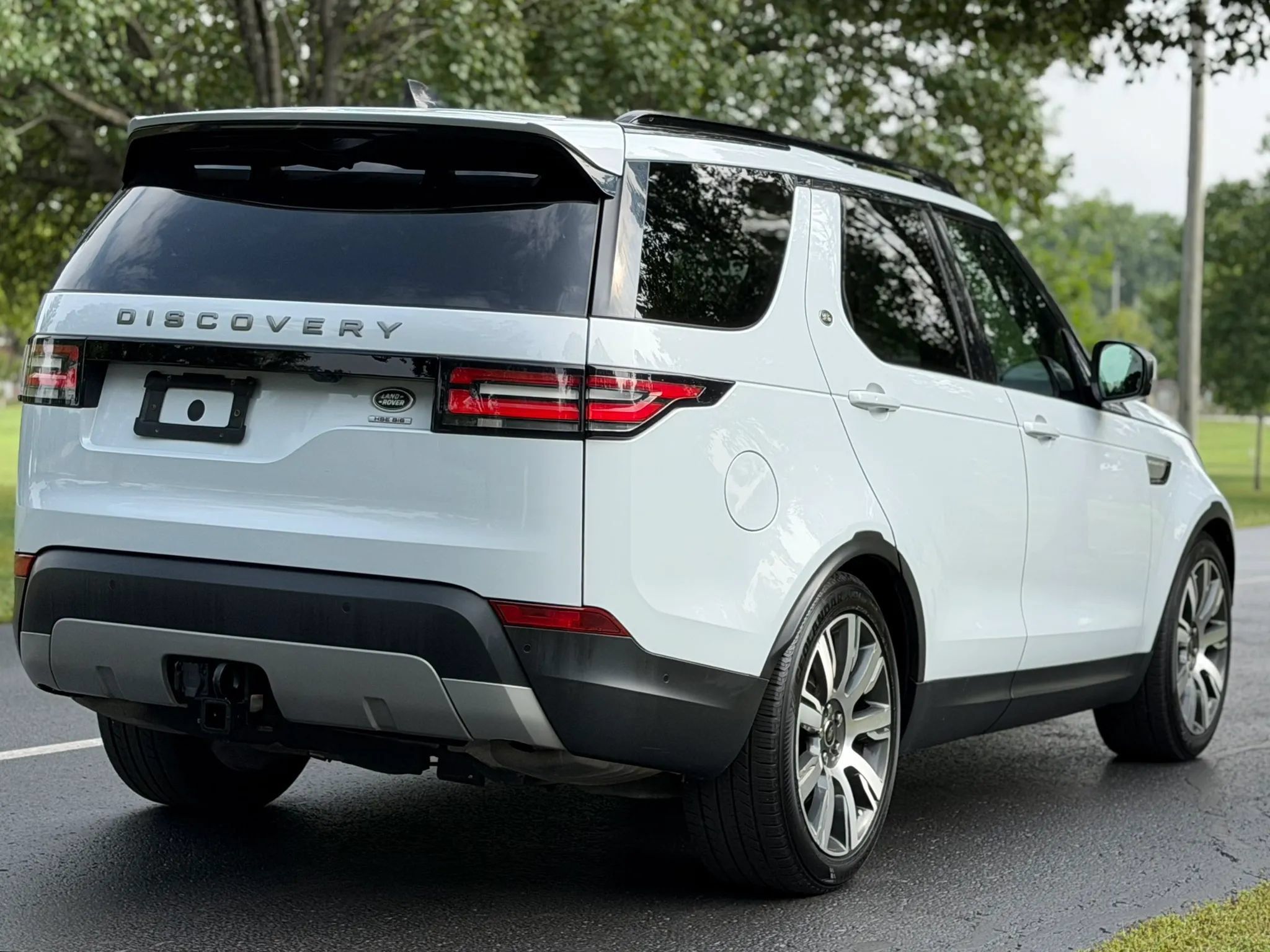 Used 2017 Land Rover Discovery HSE AWD/4WD image 5
