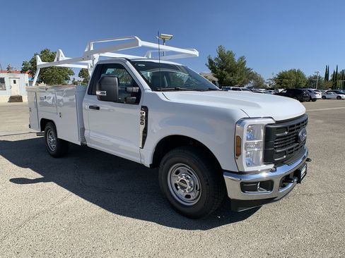 New 2026 Ford F250 XL w/ XL Chrome Package image 2
