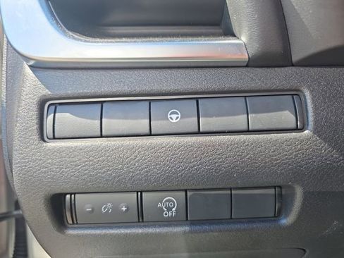 Used 2023 Nissan Rogue SV image 25