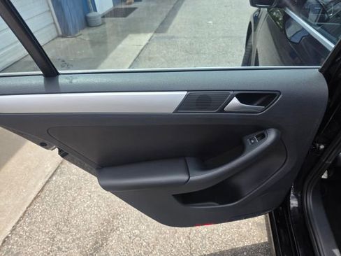 Used 2014 Volkswagen Jetta SE FWD image 18