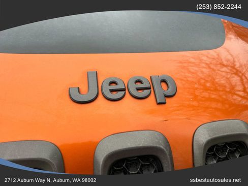 Used 2016 Jeep Cherokee Trailhawk w/ Leather Interior Group image 13