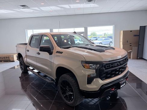 Used 2023 Chevrolet Silverado 1500 Custom Trail Boss w/ LPO, Dark Essentials Package AWD/4WD image 7