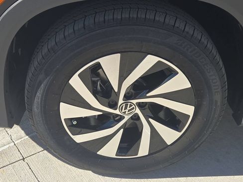 Certified 2025 Volkswagen Tiguan S FWD image 14