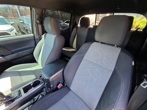 Used 2020 Toyota Tacoma TRD Off-Road w/ Technology Package AWD/4WD image 25