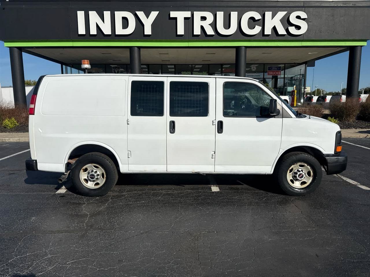 Used 2014 GMC Savana 2500 w/ Cold Climate Package RWD image 1