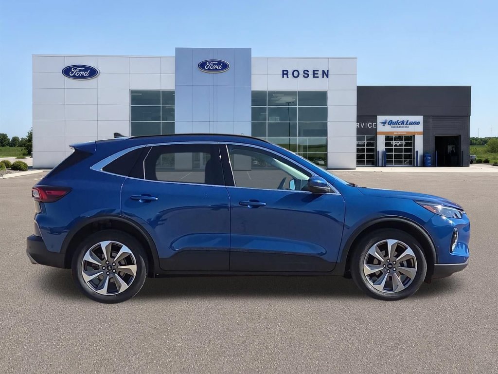 Certified 2023 Ford Escape Platinum w/ Premium Technology Package AWD/4WD image 2